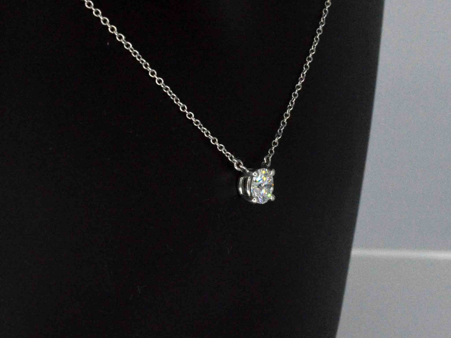 Tiffany & Co - Platina solitaire halscollier met een natuurlijke diamant 5194-2