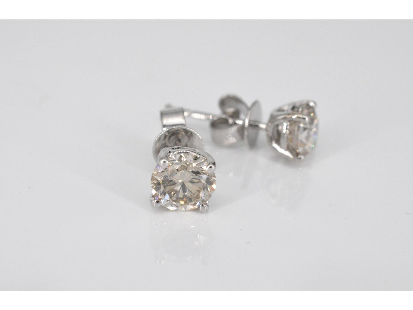 Witgouden diamanten oorbellen van 1.60 carat