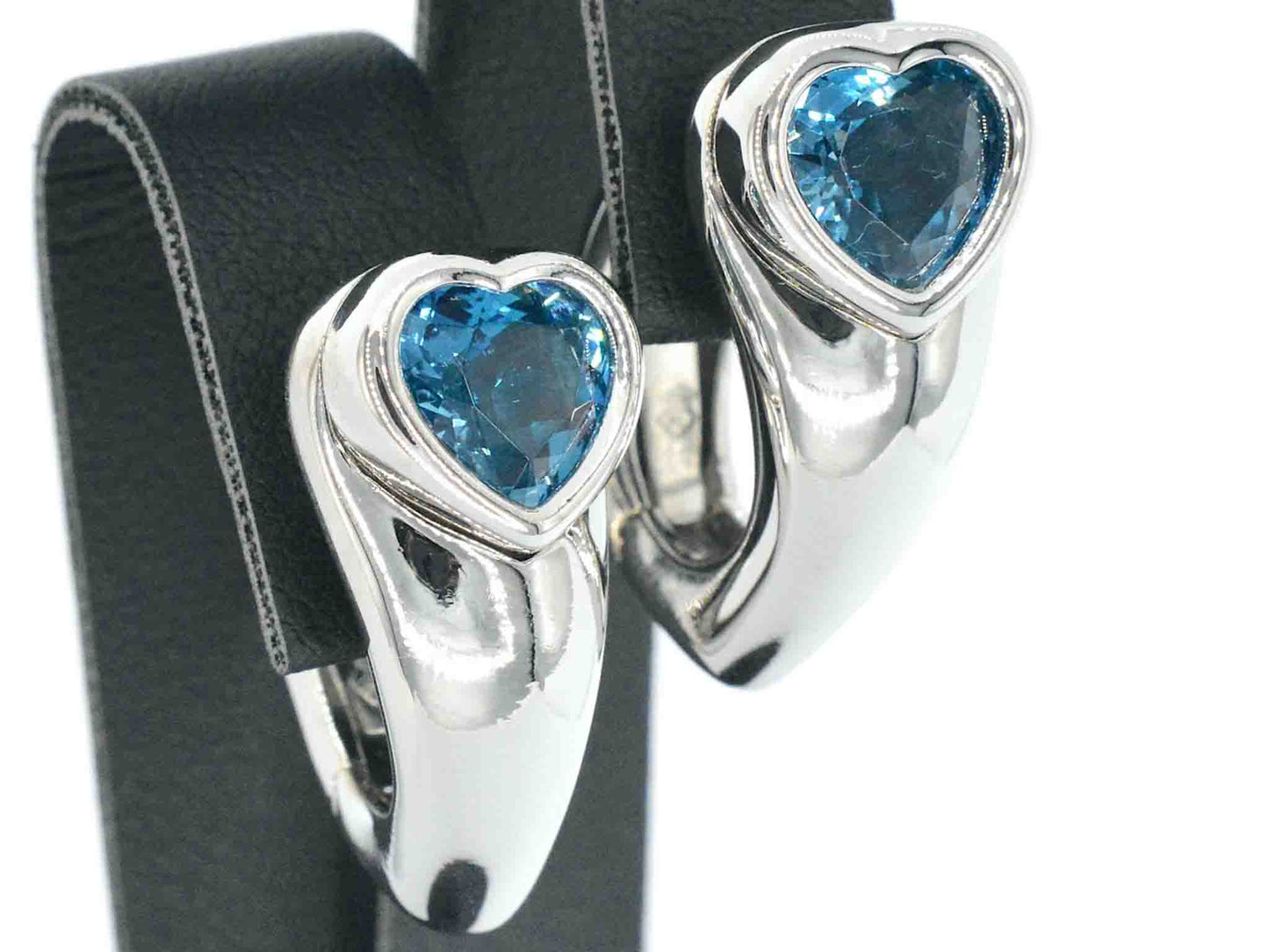 Gouden Piaget hart oorbellen met topaas