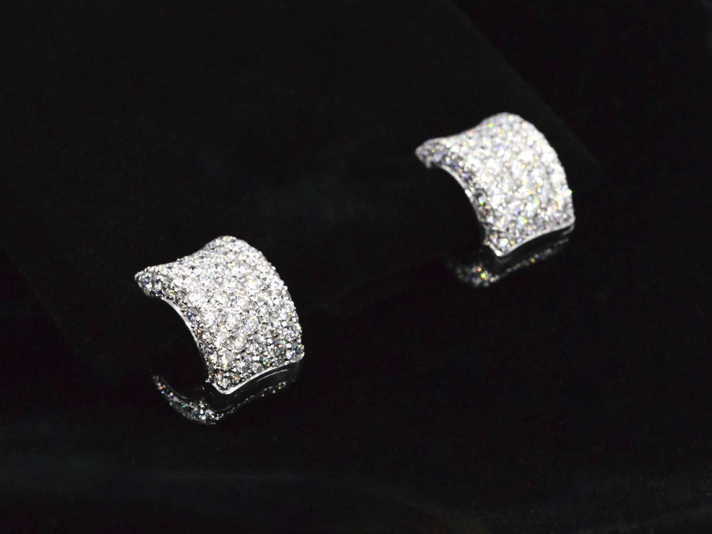 Witgouden oorbellen met diamanten 6100-3