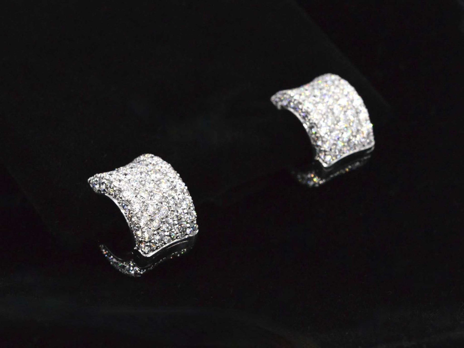 Witgouden oorbellen met diamanten 6100-3