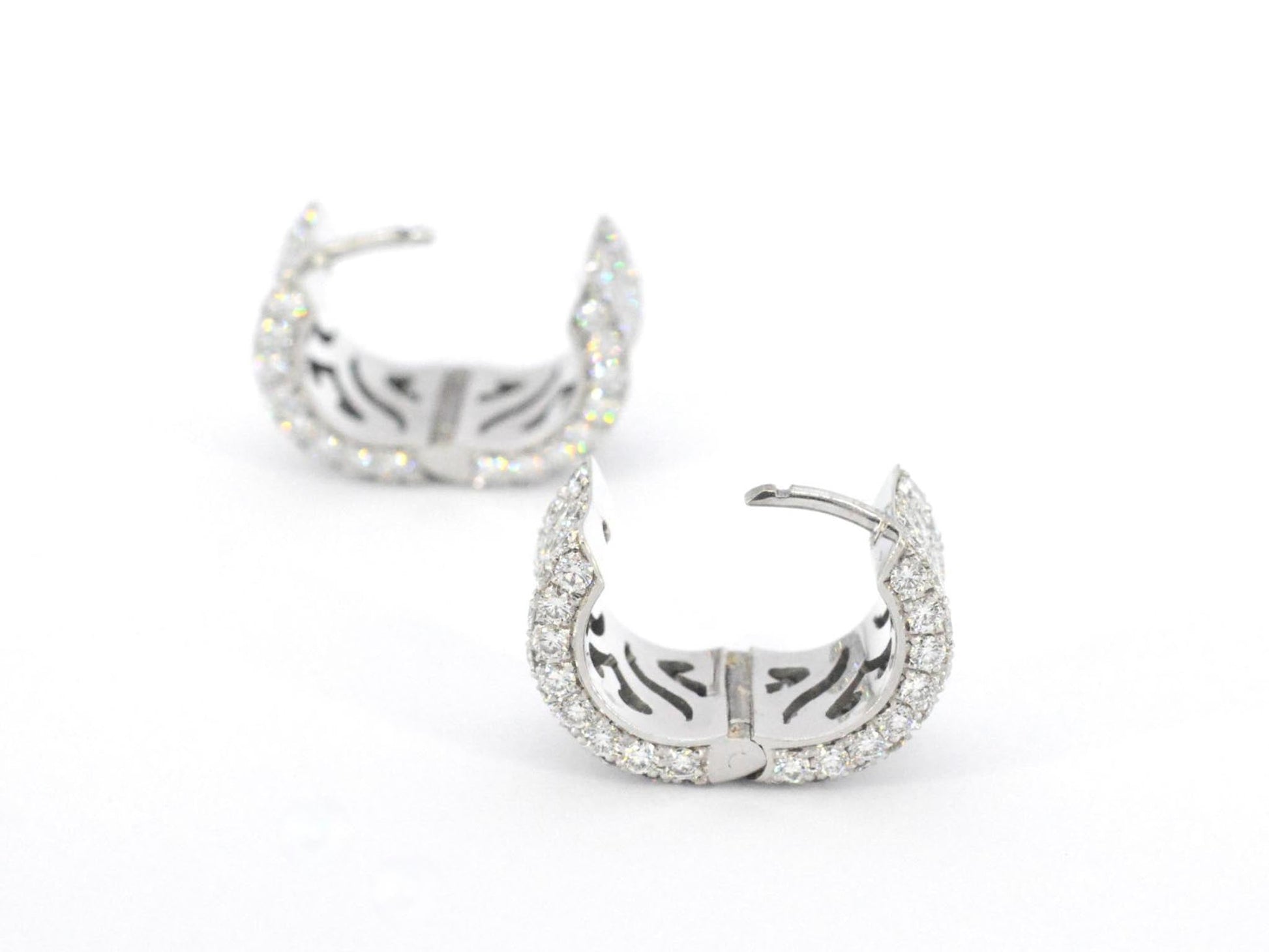 Witgouden oorbellen met diamanten 6100-9