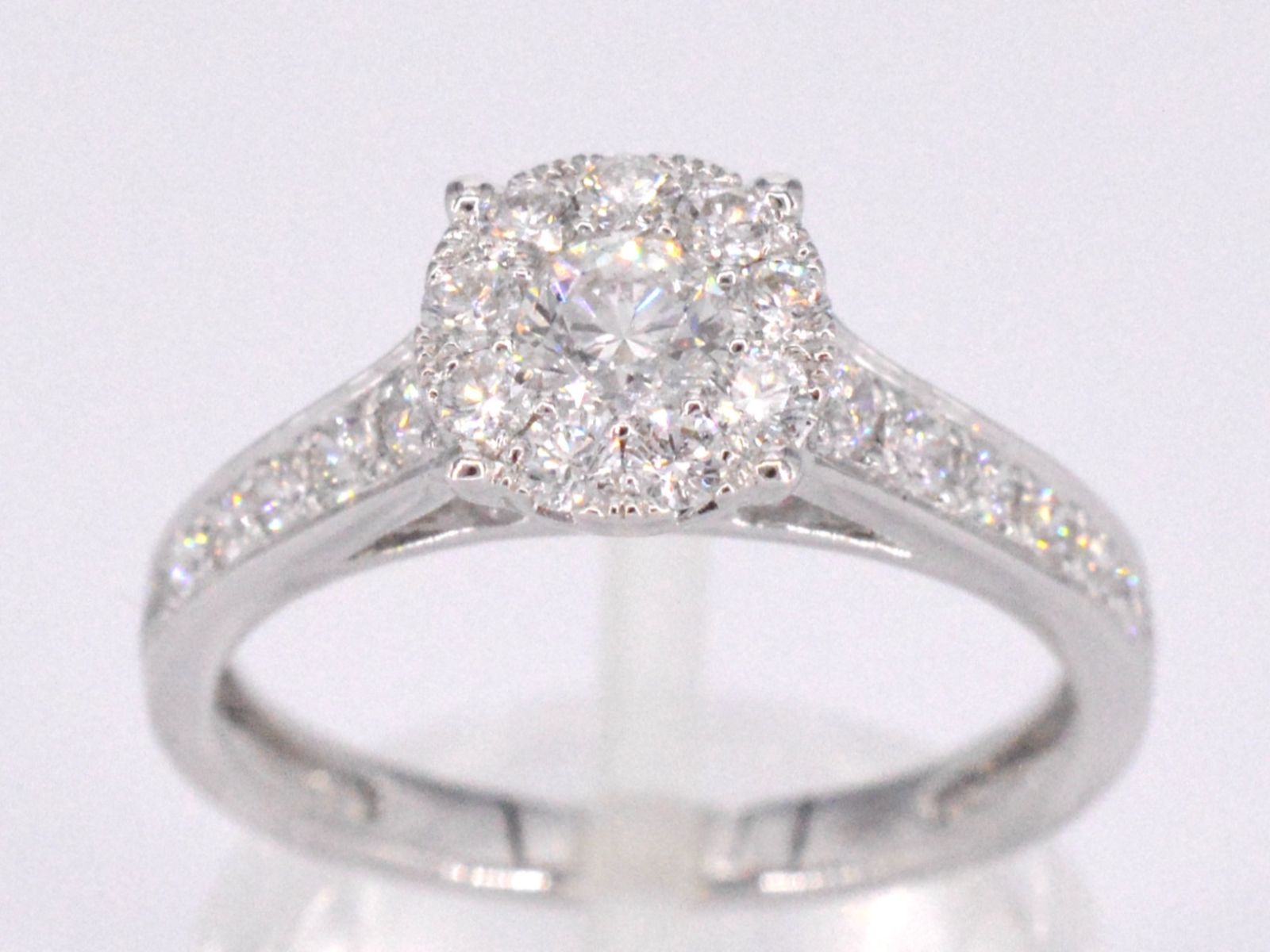 Witgouden entourage ring met briljant geslepen diamanten 1.00 carat