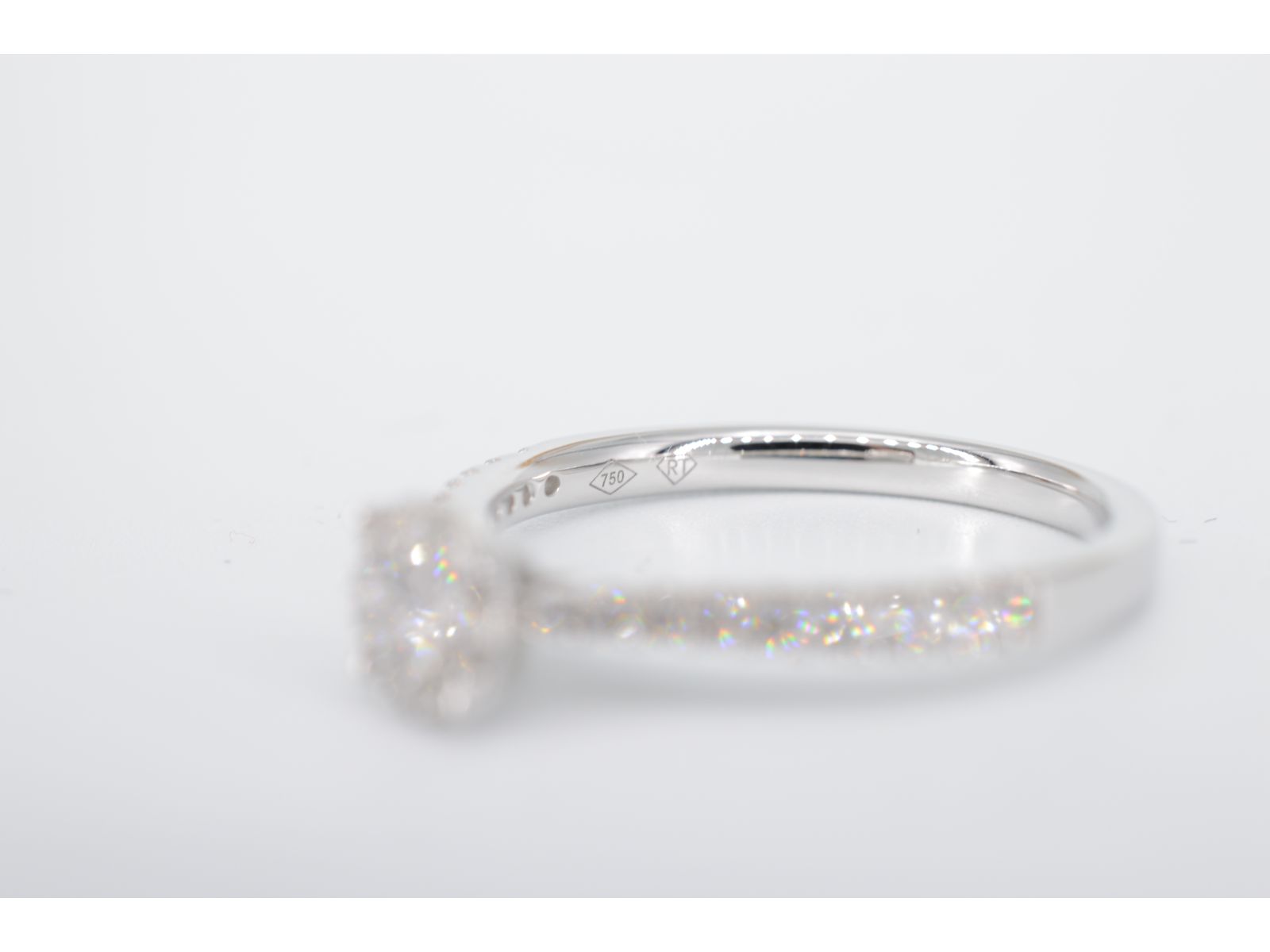 Witgouden entourage ring met diamanten 1003-4