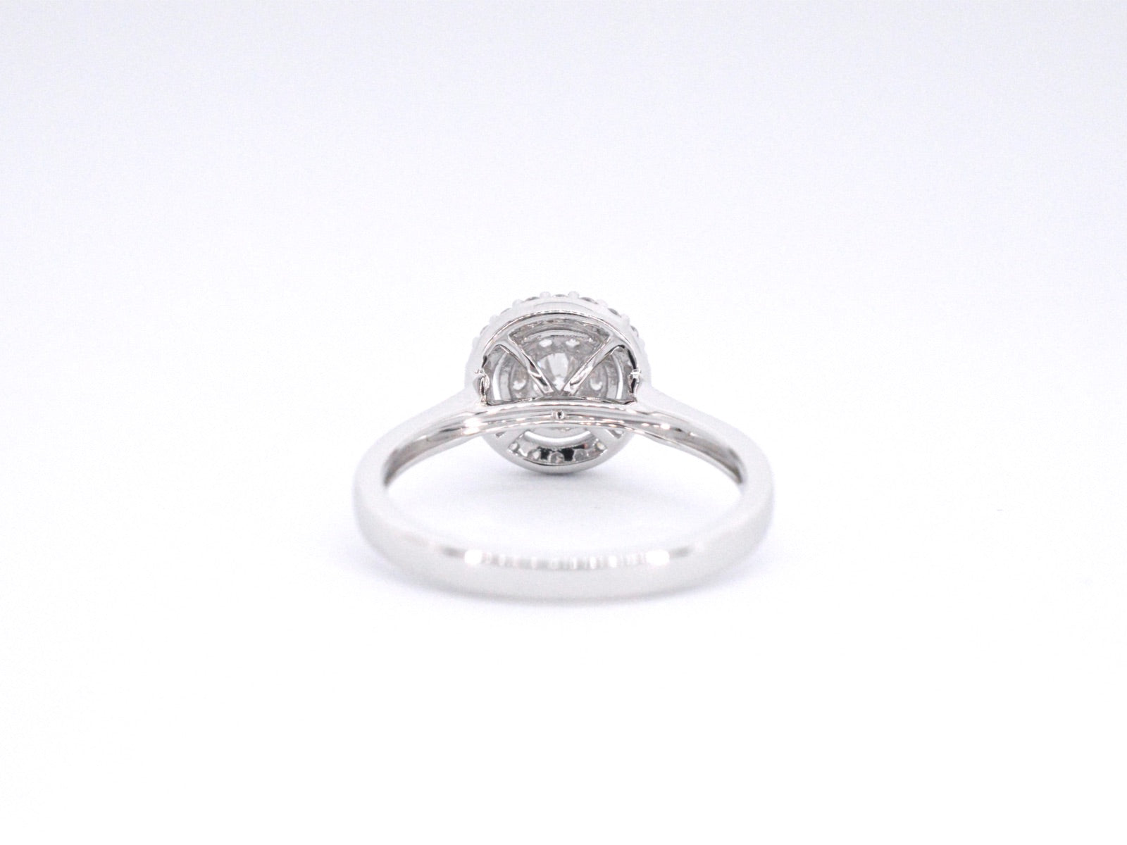 Witgouden entourage ring vol gezet met diamanten 1008-6