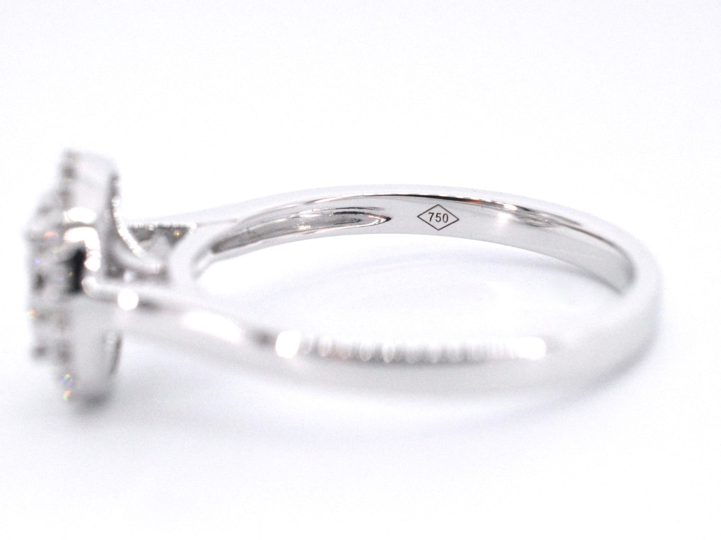 Witgouden entourage ring vol gezet met diamanten 1008-8