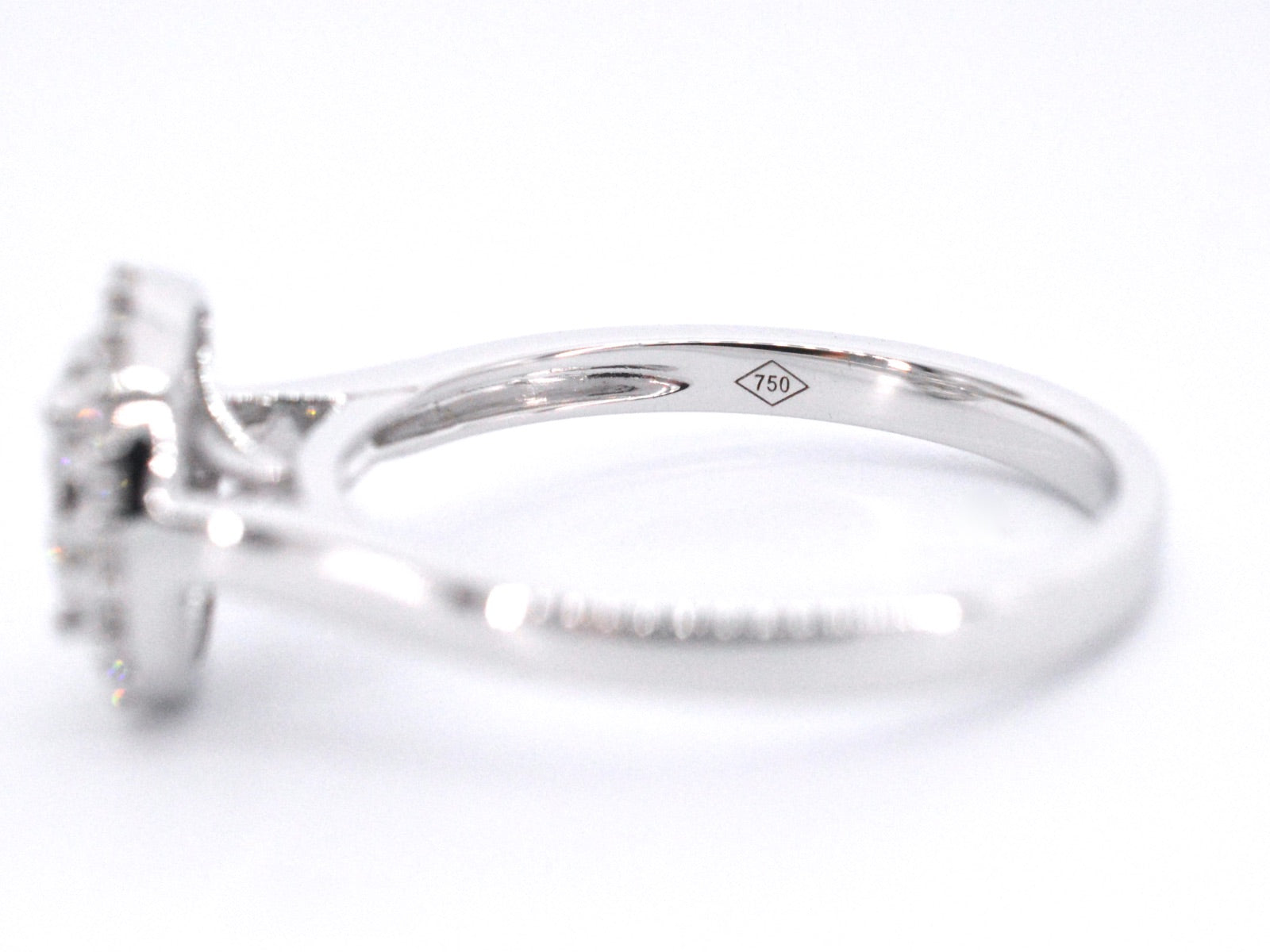 Witgouden entourage ring vol gezet met diamanten 1008-8