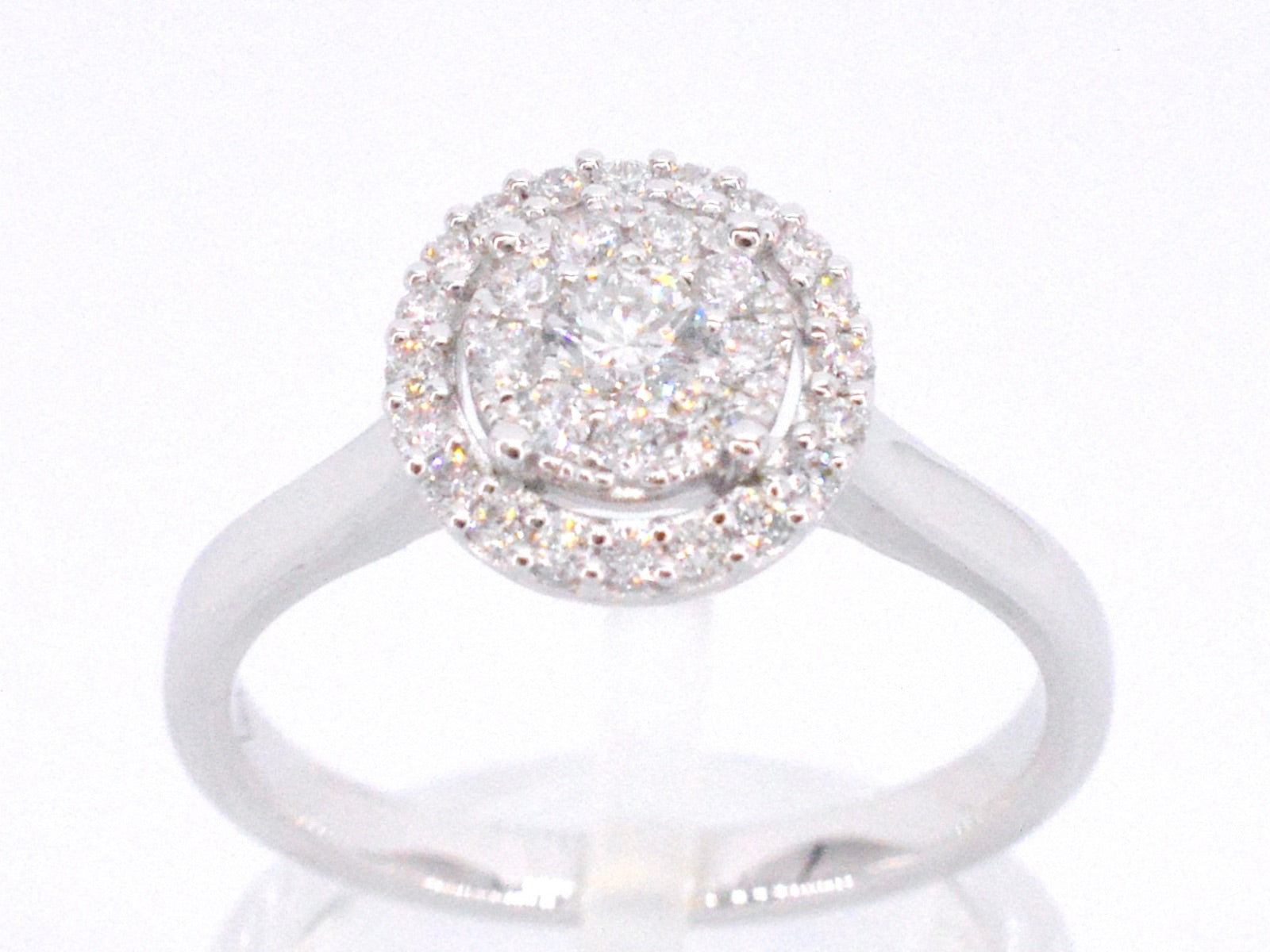 Witgouden entourage ring vol gezet met diamanten