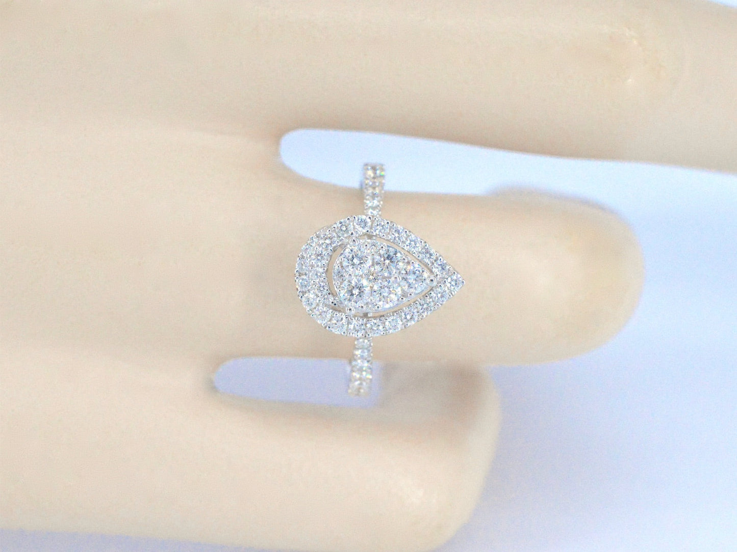 Witgouden entourage ring diamanten pear shape 1010-1