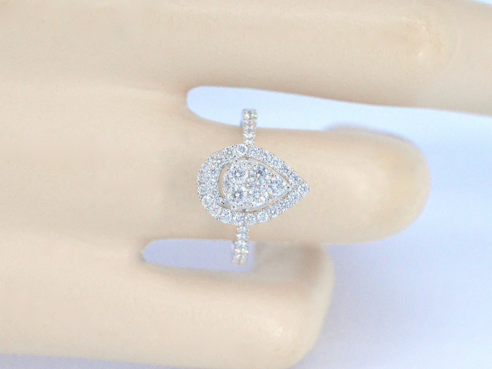 Witgouden entourage ring diamanten pear shape 1010-1