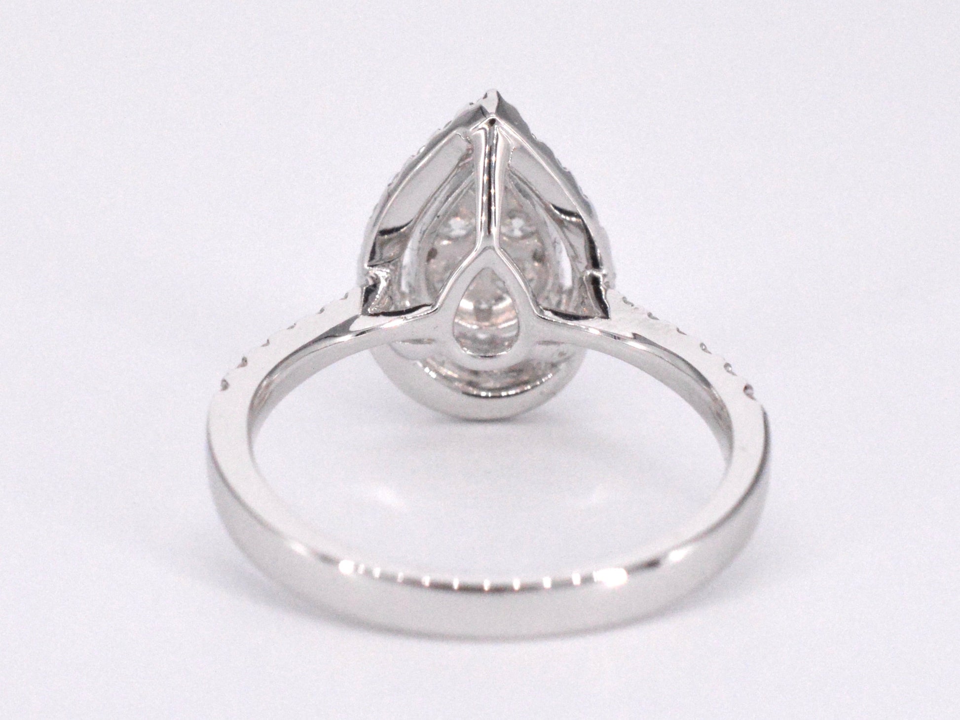 Witgouden entourage ring diamanten pear shape 1010-6