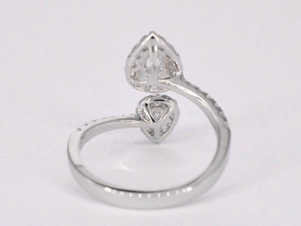 Witgouden rijring met pearshape en Briljant geslepen diamanten 1.25 carat