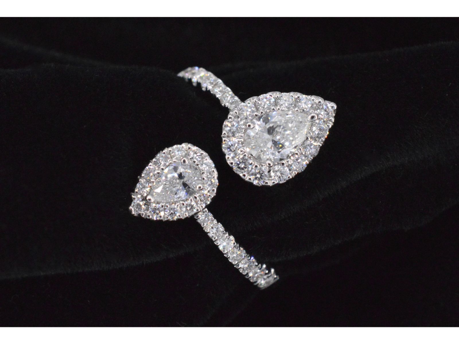 Witgouden rijring met pearshape en Briljant geslepen diamanten 1.25 carat 1012-9