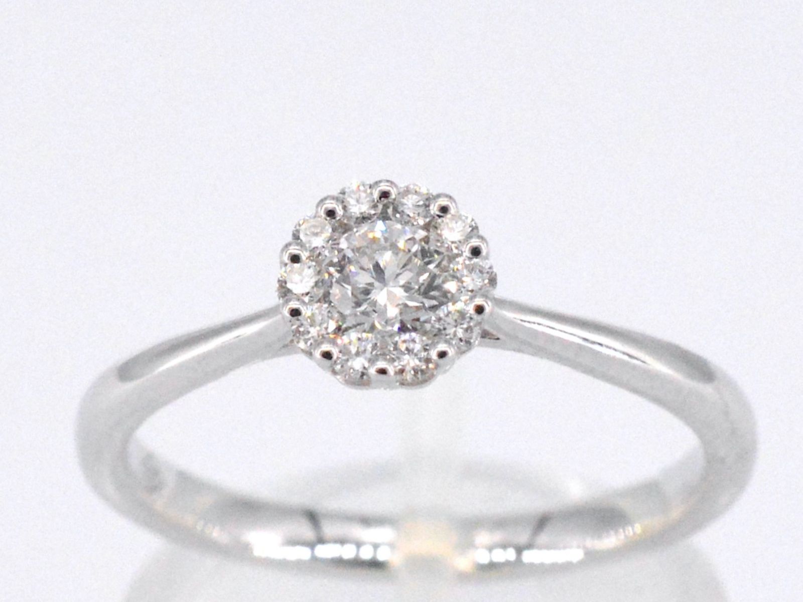 Witgouden ring met 0.35 carat diamant