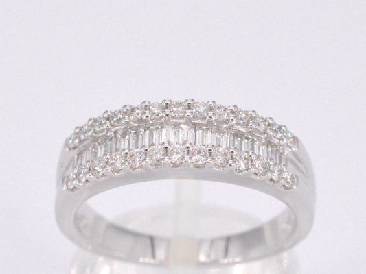 Witgouden ring met briljant en baguettes