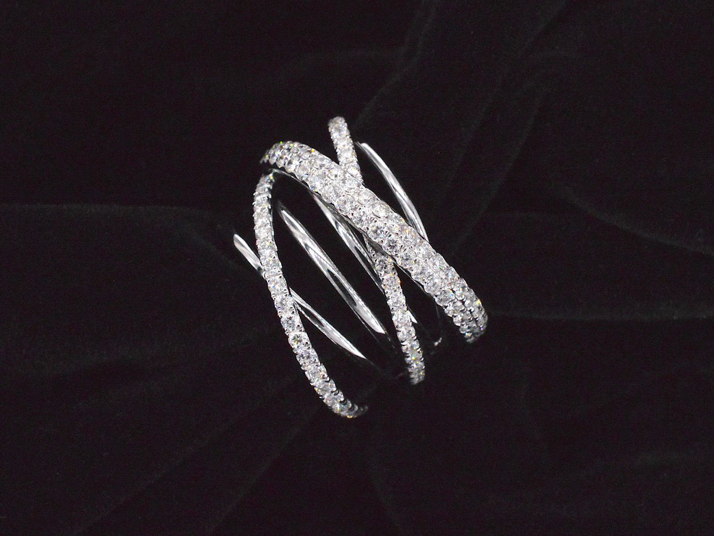 White gold design ring with diamonds