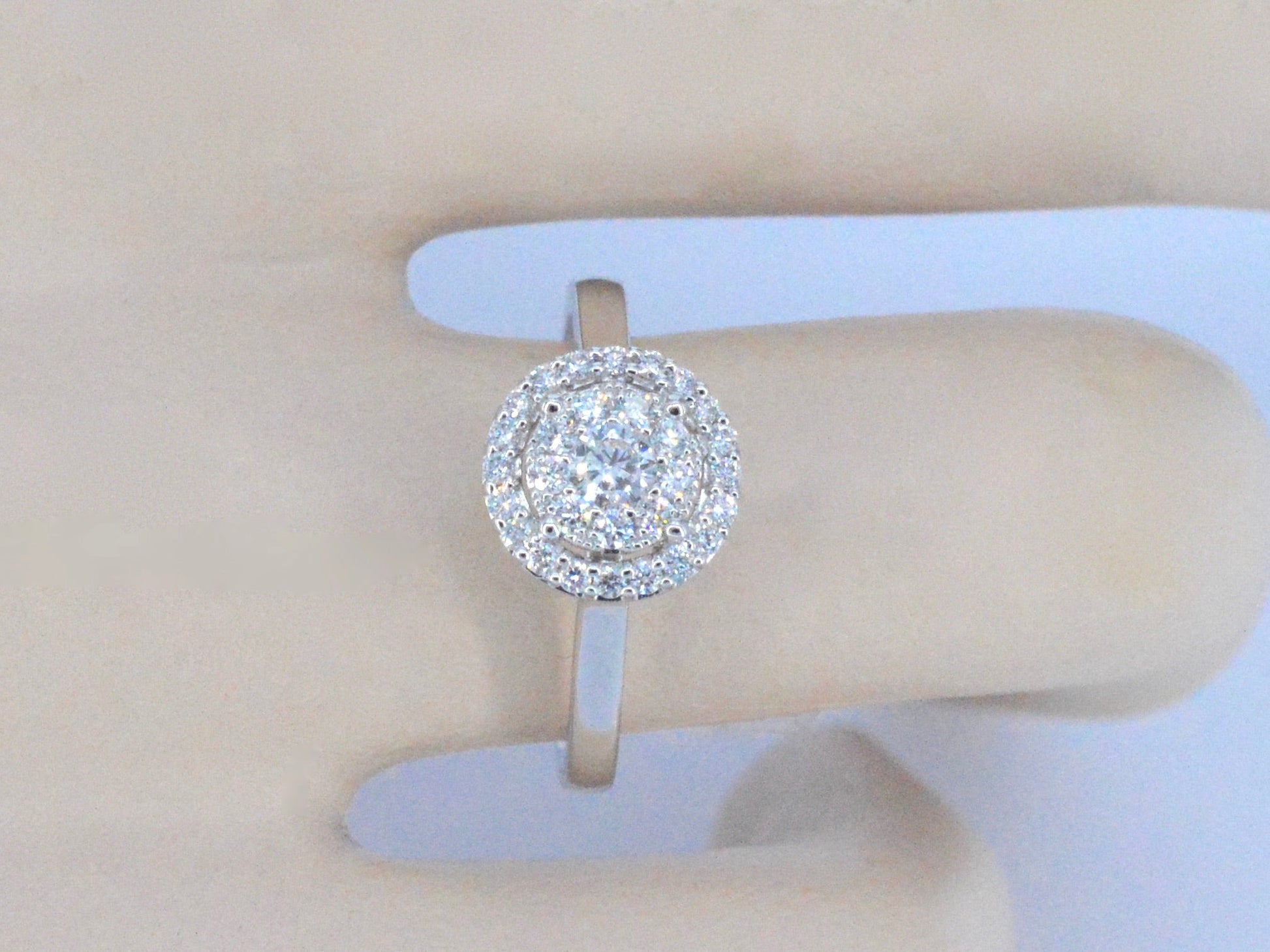 Witgouden entourage ring vol gezet met diamanten 1024-1