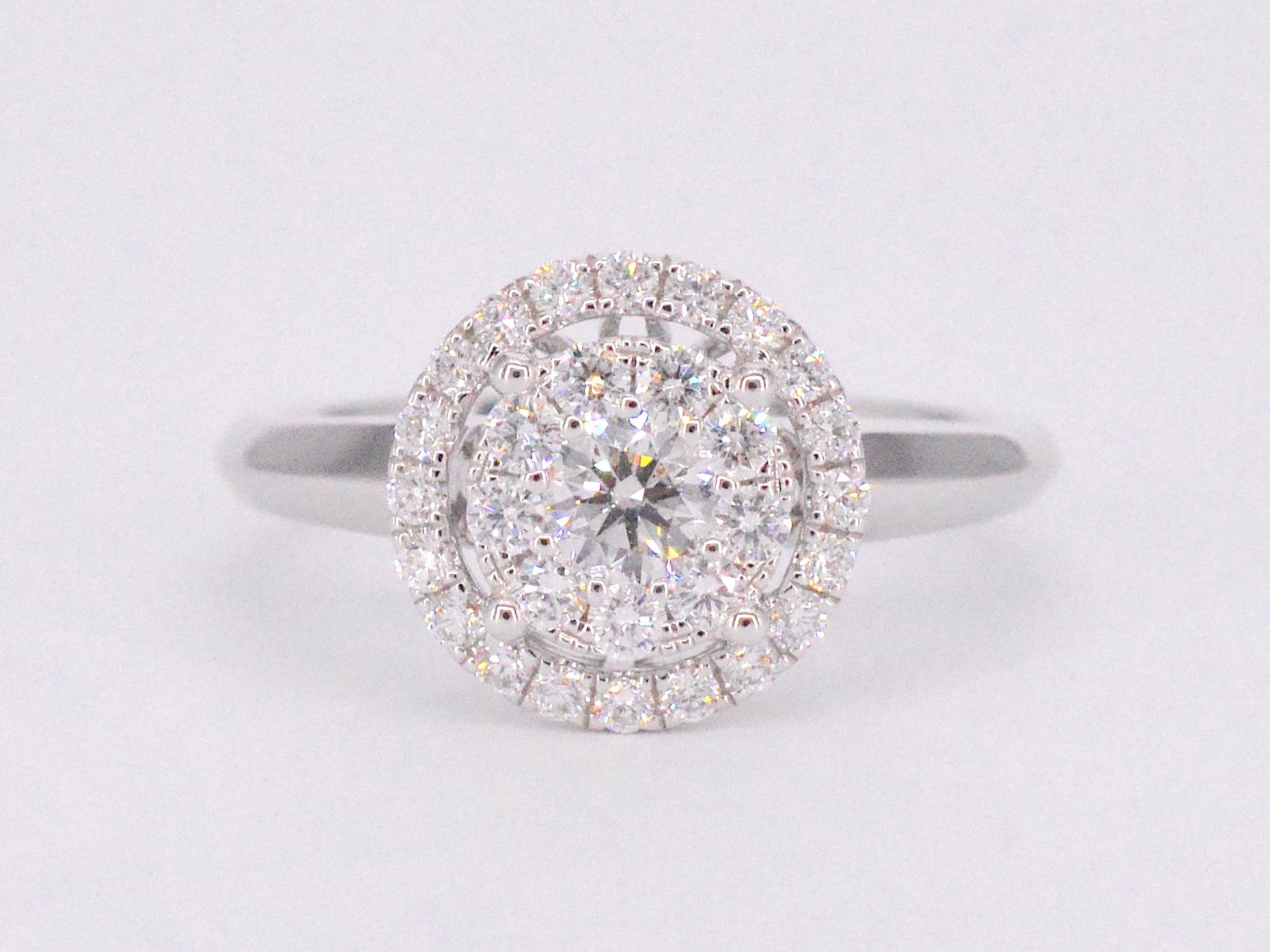 Witgouden entourage ring vol gezet met diamanten 1024-8