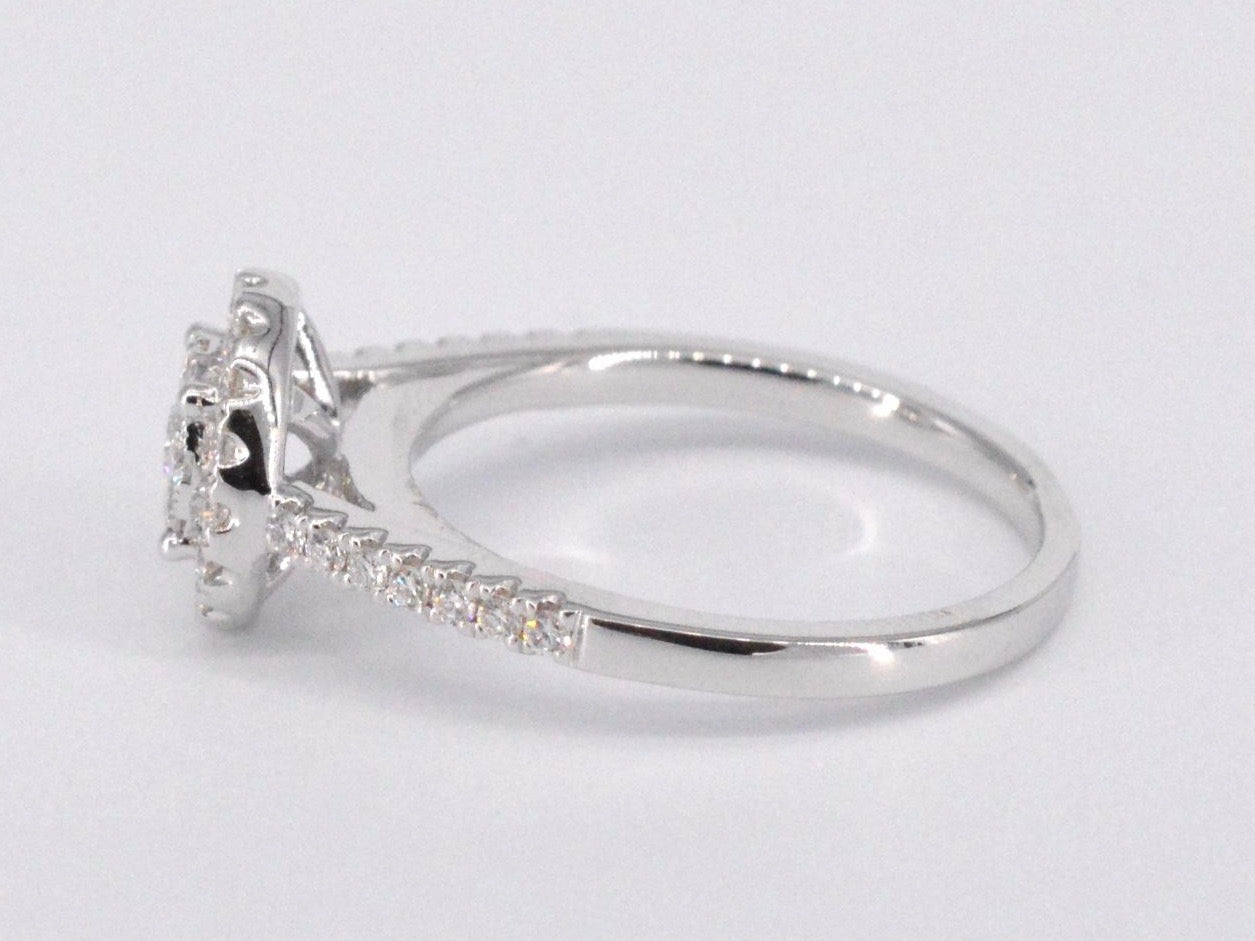 Entourage ring with brilliant-cut diamond