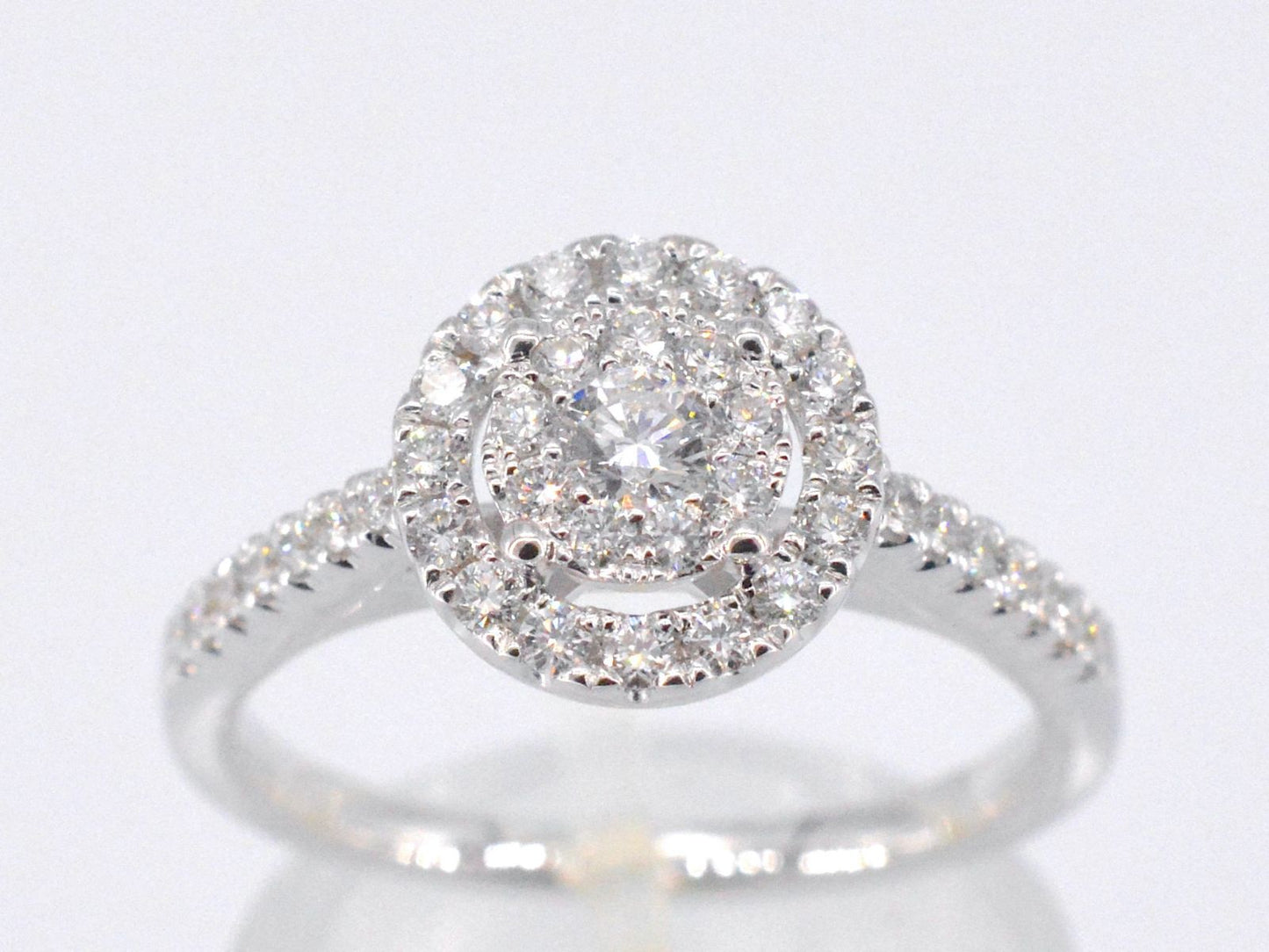 Entourage ring met briljant geslepen diamant