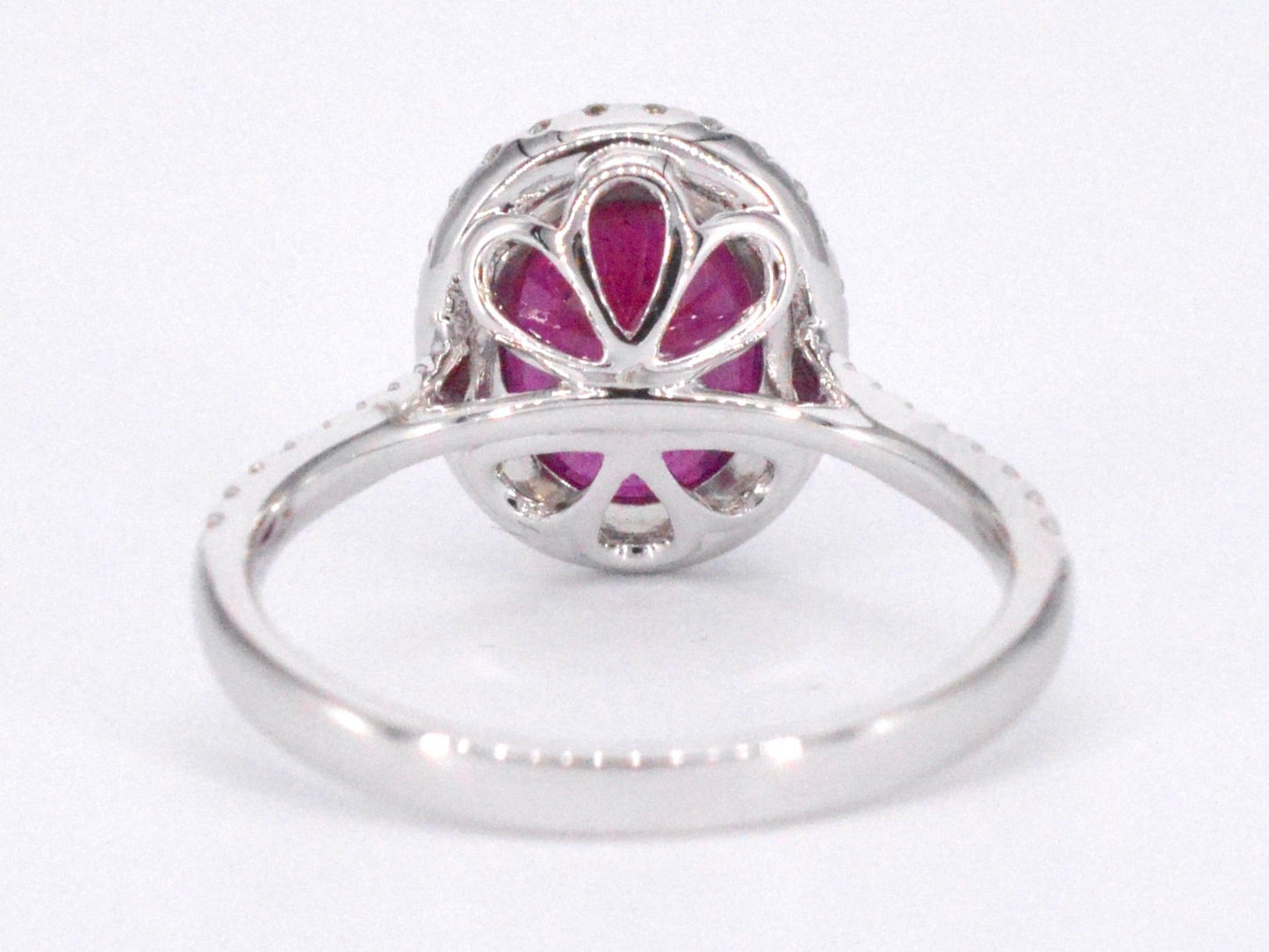 White gold entourage ring with diamonds and ruby