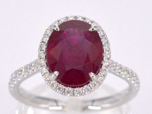 Witgouden entourage ring met diamanten en robijn