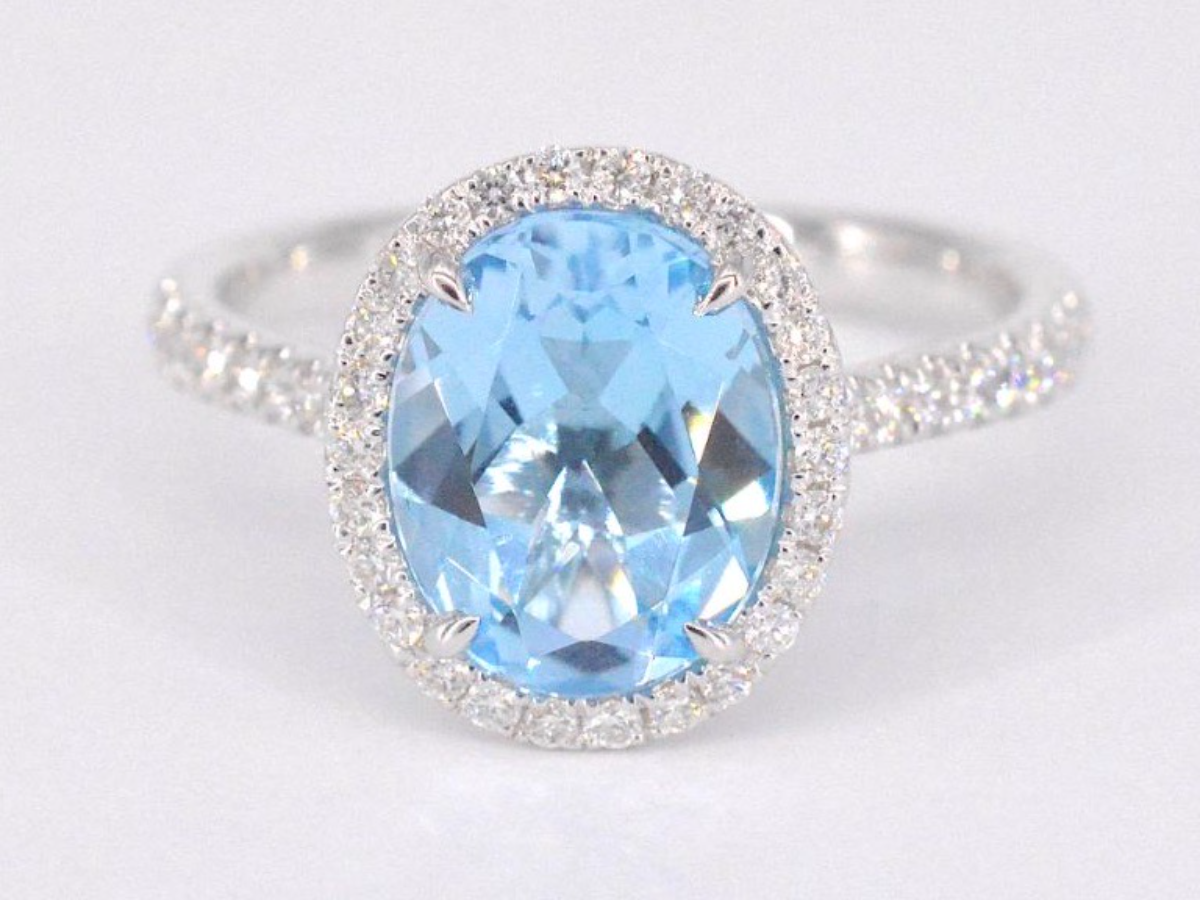 White gold entourage ring with oval cut topaz