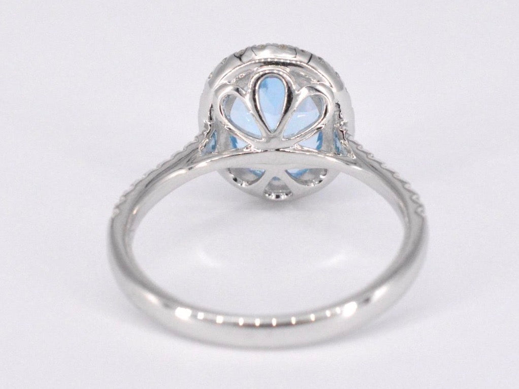 White gold entourage ring with oval cut topaz