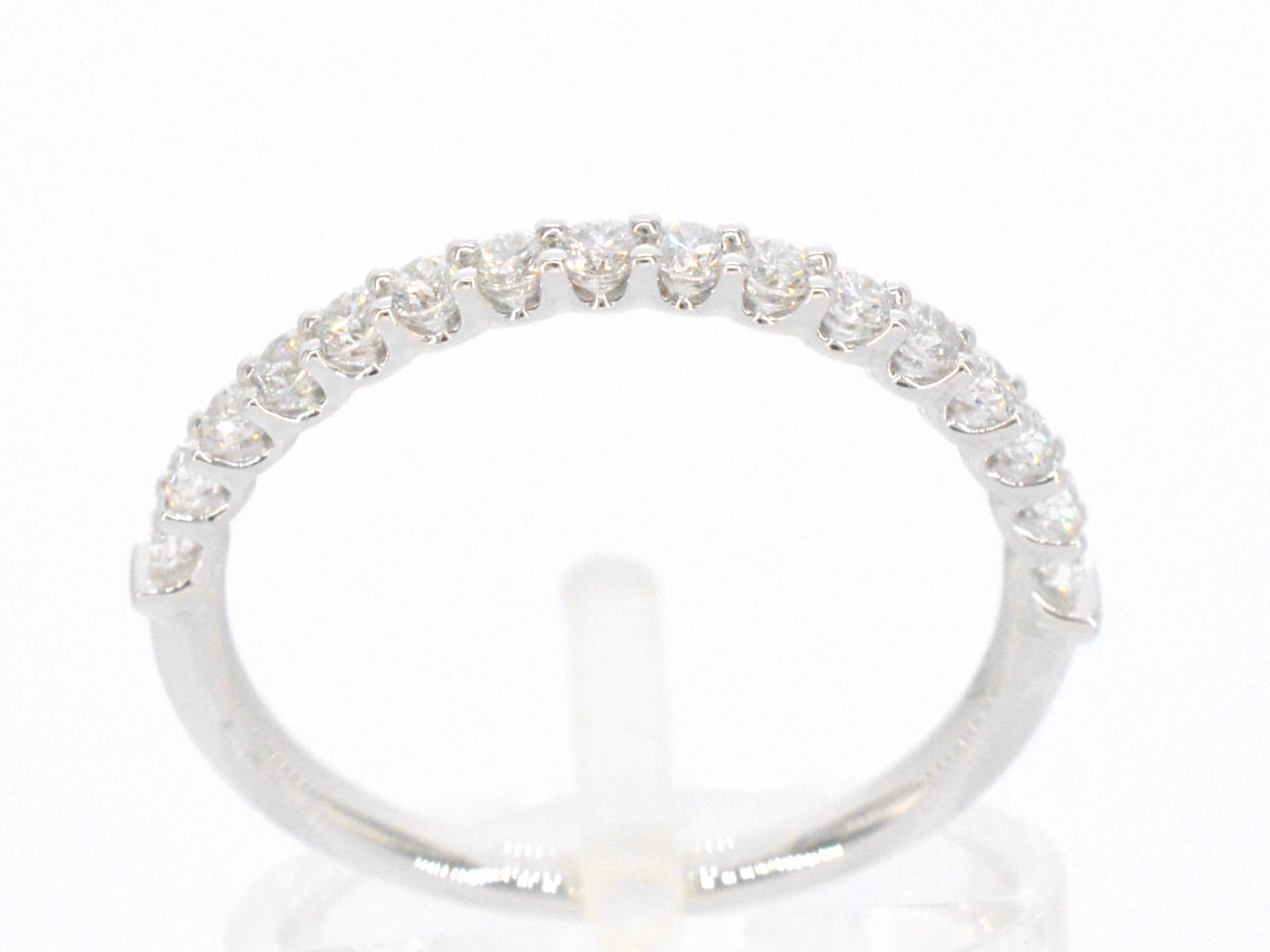 Witgouden rijring bezet met briljant geslepen diamanten 1034-8