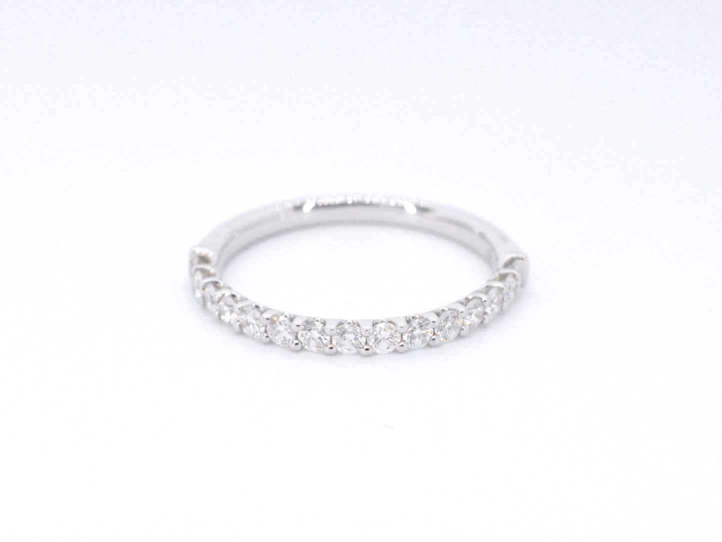 Witgouden rijring bezet met briljant geslepen diamanten 1035-4