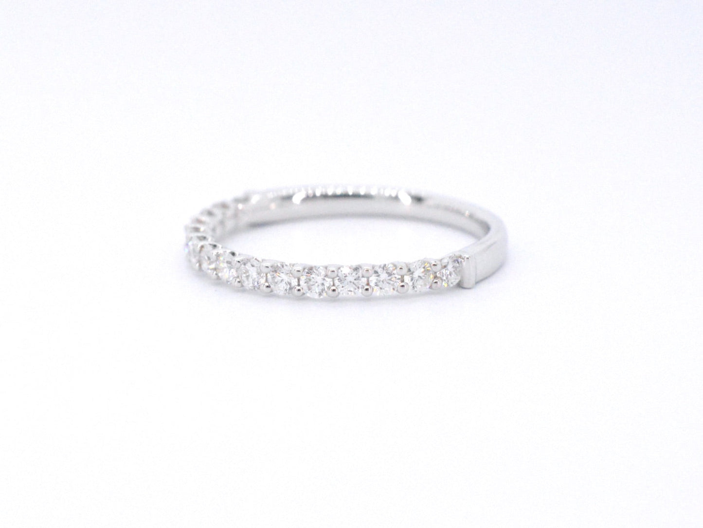 Witgouden rijring bezet met briljant geslepen diamanten 1035-6