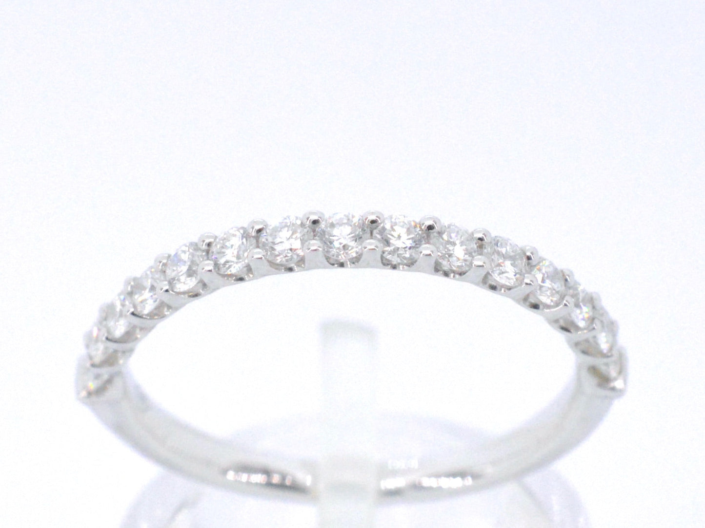 Witgouden rijring bezet met briljant geslepen diamanten 1035-8