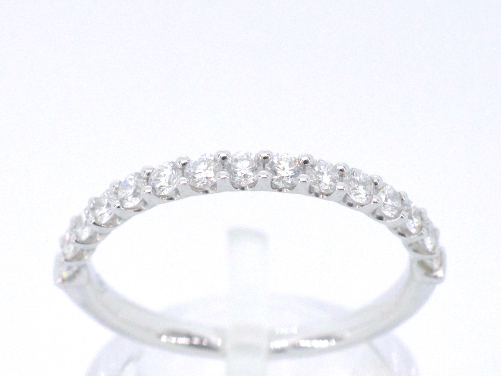 Witgouden rijring bezet met briljant geslepen diamanten 1035-8