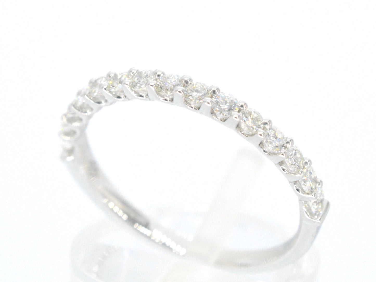 Witgouden rijring bezet met briljant geslepen diamanten 1036-1