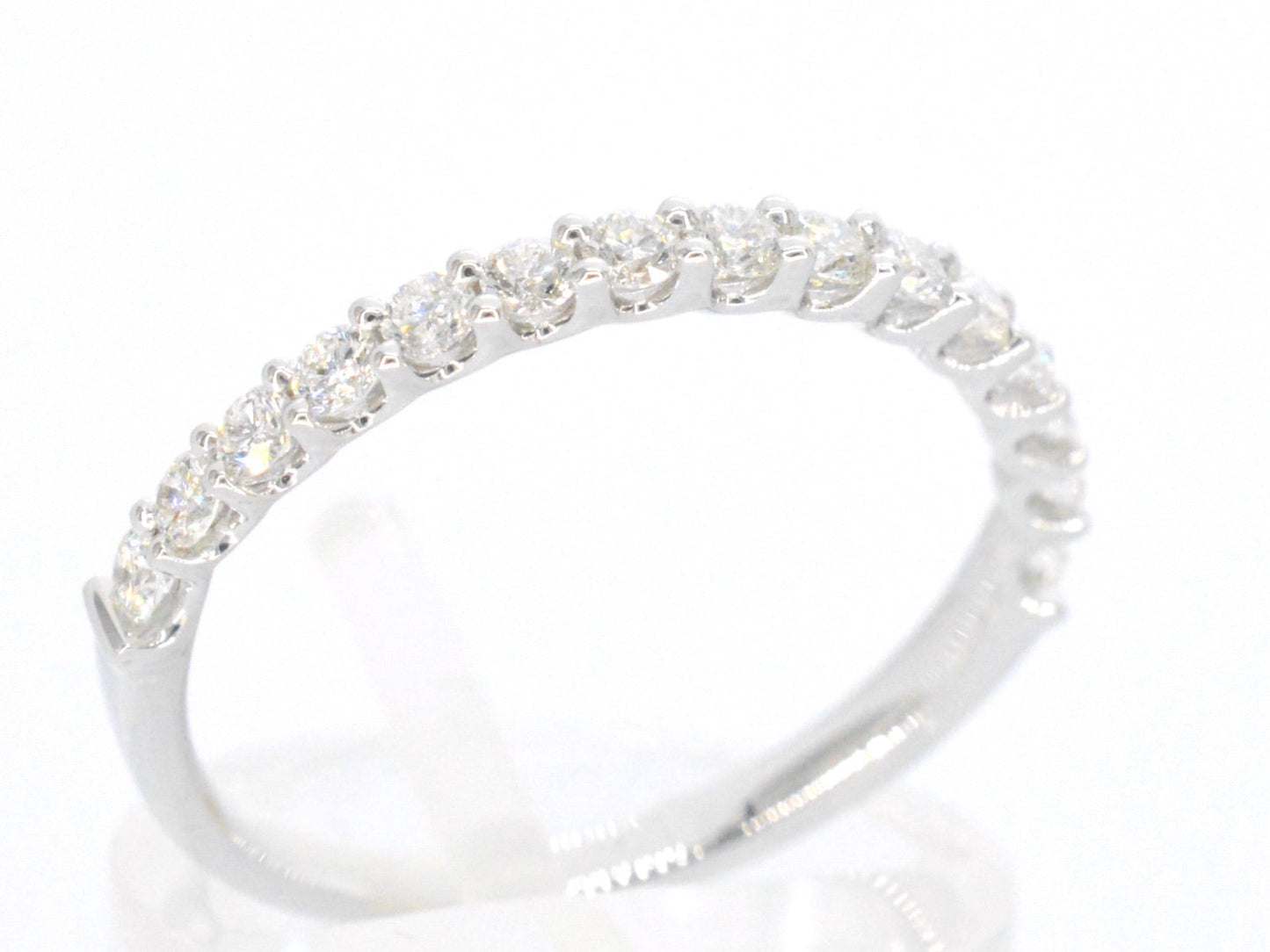 Witgouden rijring bezet met briljant geslepen diamanten 1036-2