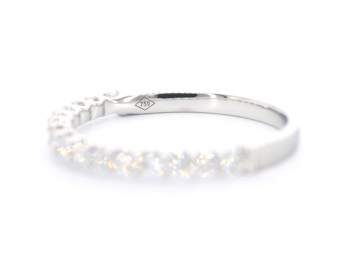 Witgouden rijring bezet met briljant geslepen diamanten 1036-7