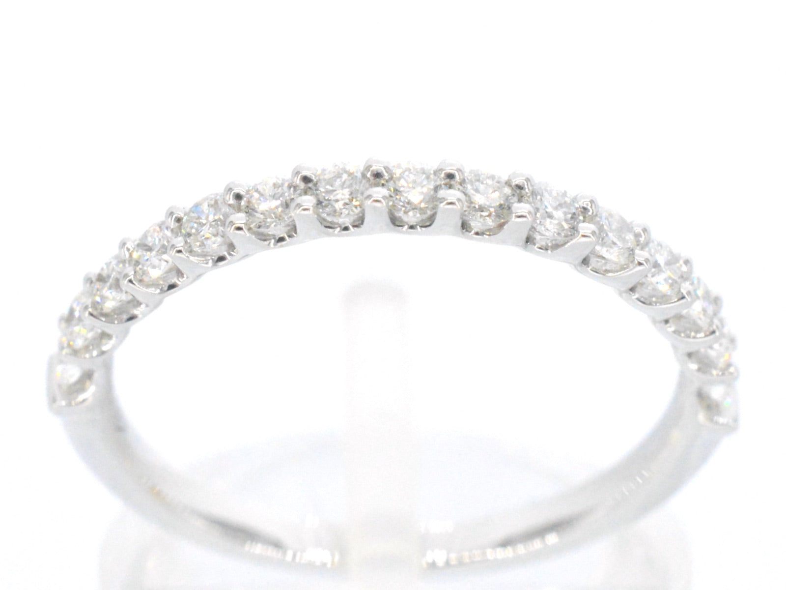 Witgouden rijring bezet met briljant geslepen diamanten 1036-8