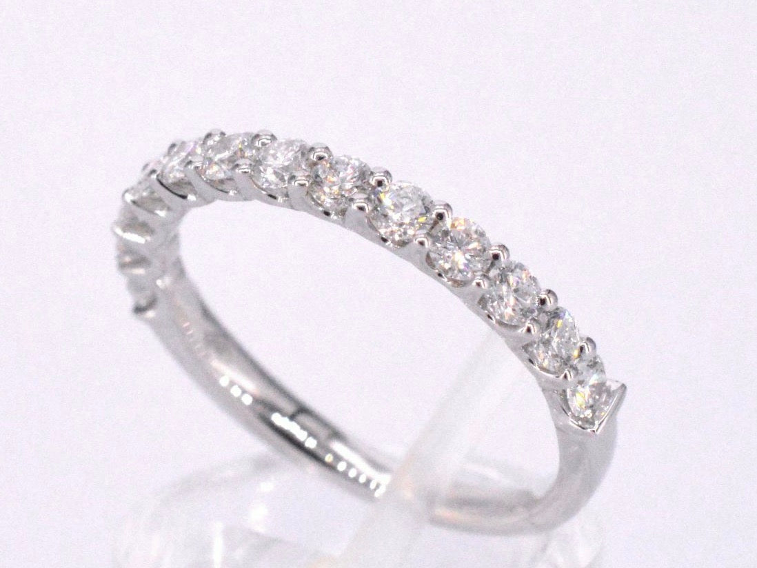 Witgouden rijring bezet met briljant geslepen diamanten