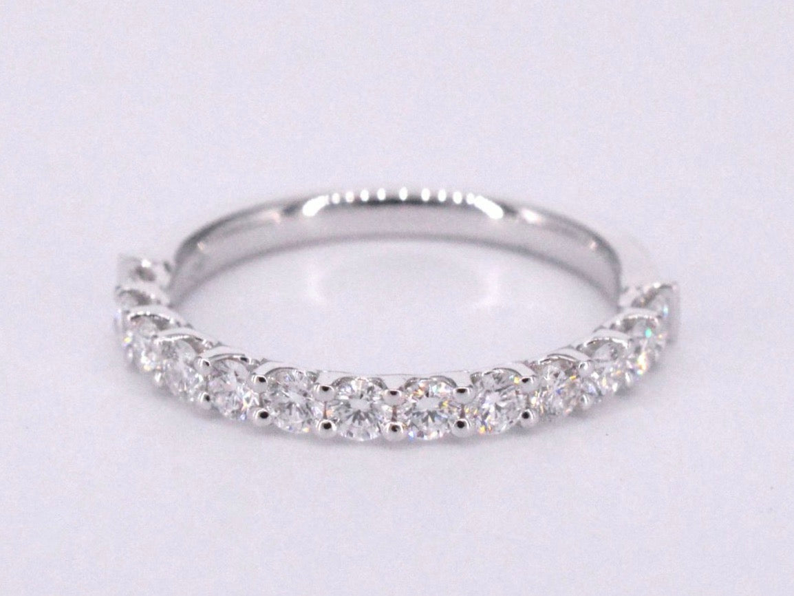 Witgouden rijring bezet met briljant geslepen diamanten