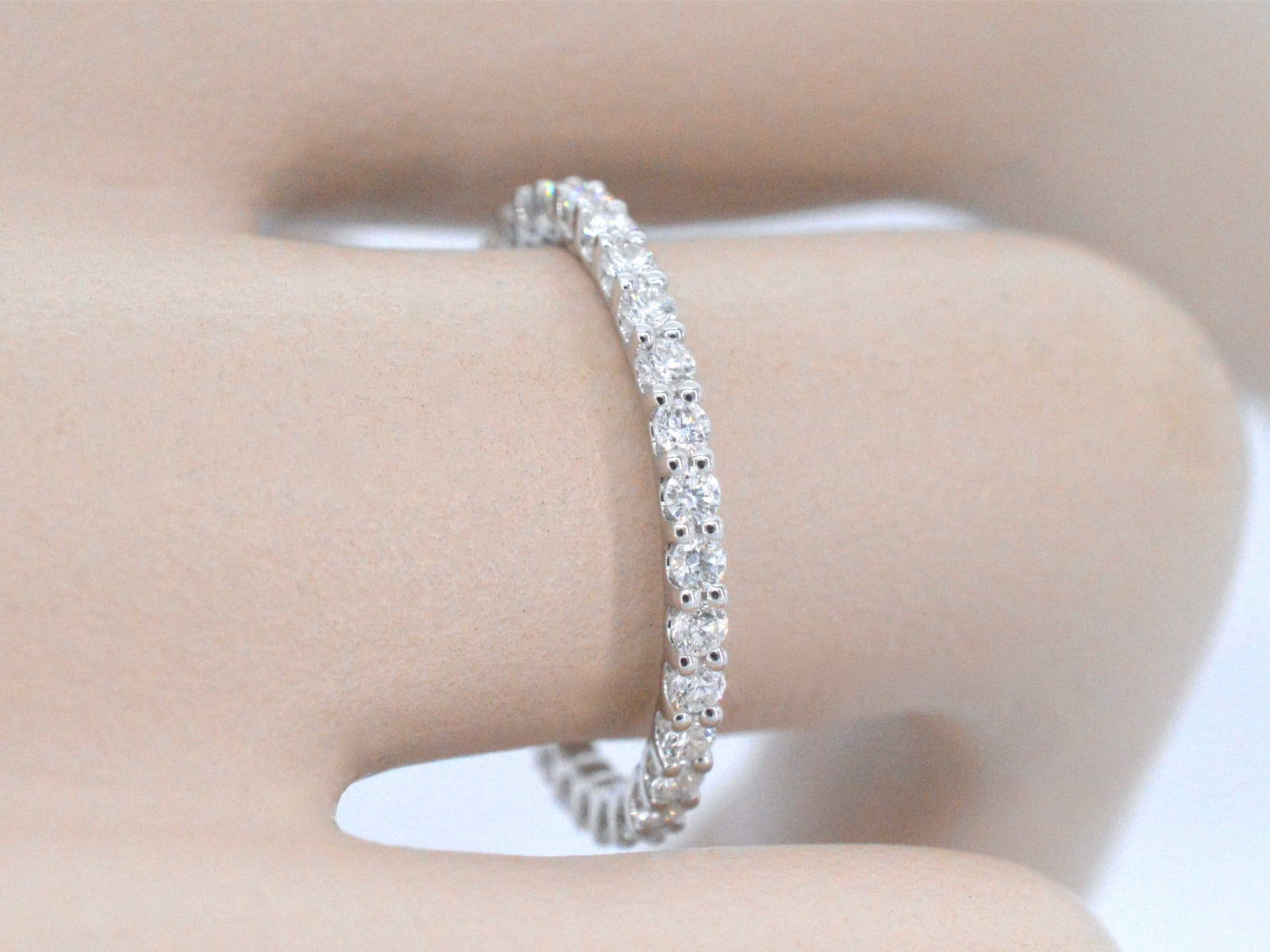 Witgouden alliance ring met briljant geslepen diamant