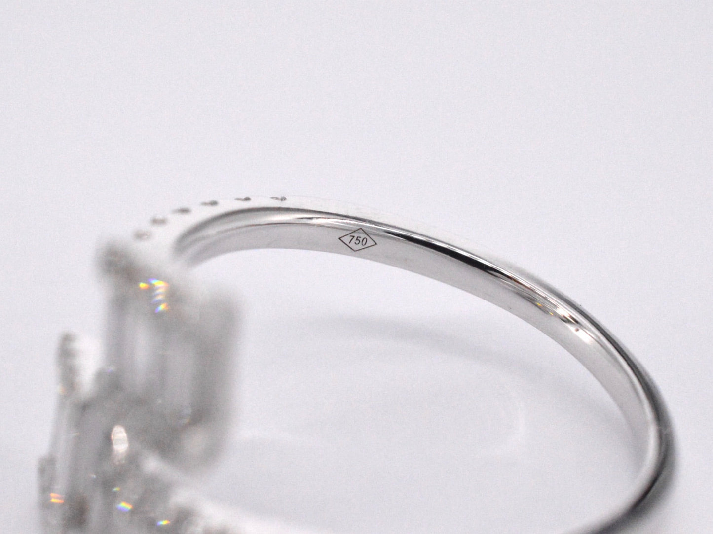 Witgouden design ring met briljant en baguette