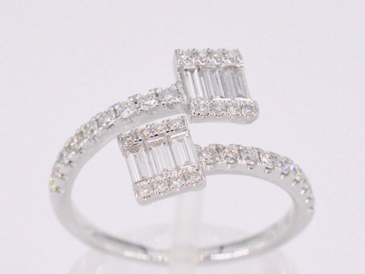 Witgouden design ring met briljant en baguette