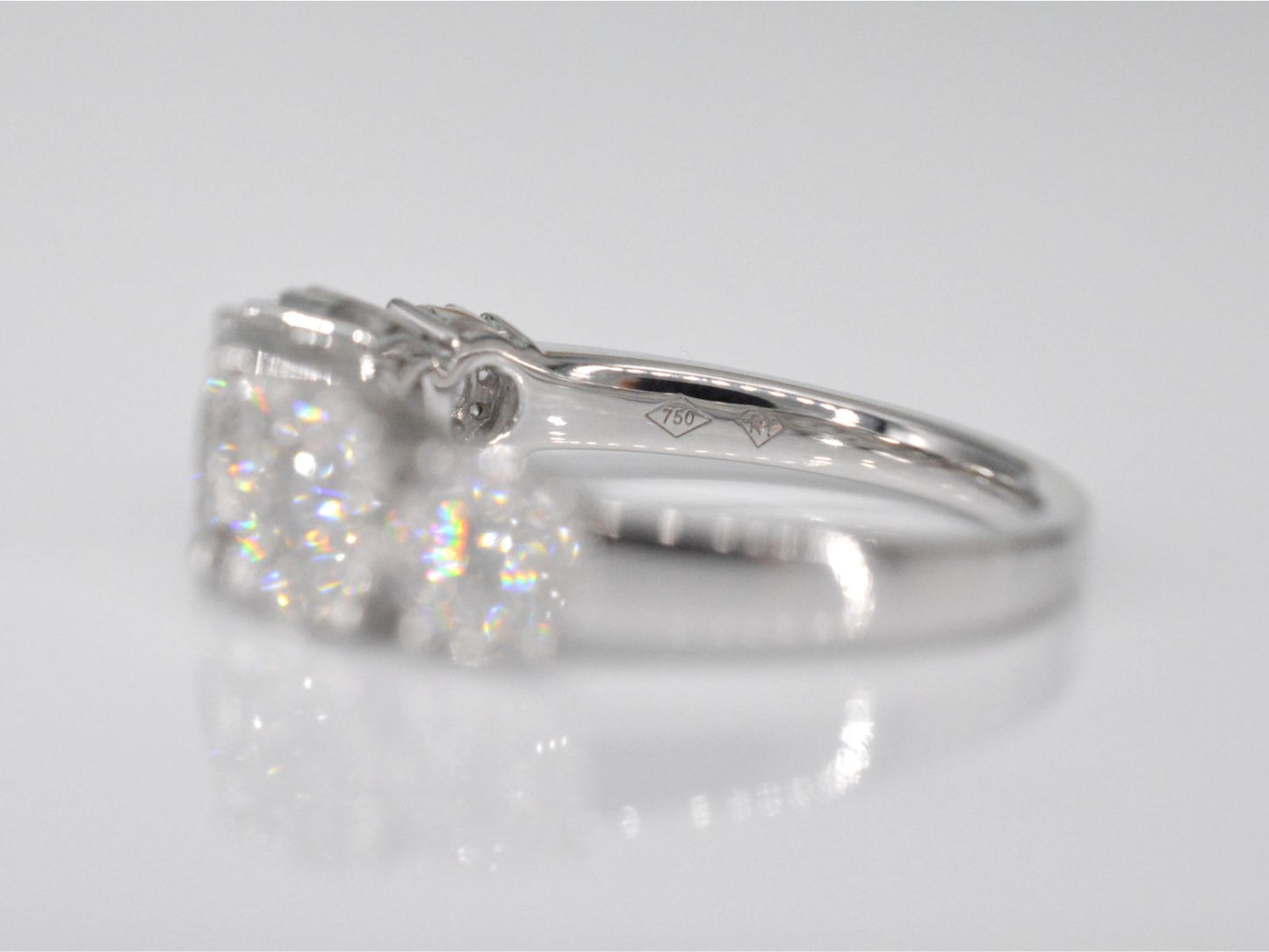 Witgouden rijring met 5 diamanten entourages 1.00 carat