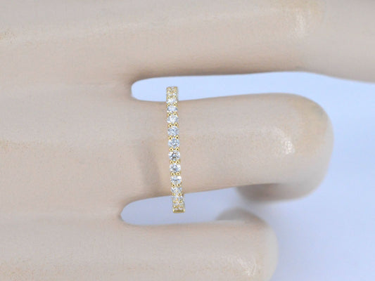 Gouden rijring bezet met briljant geslepen diamanten