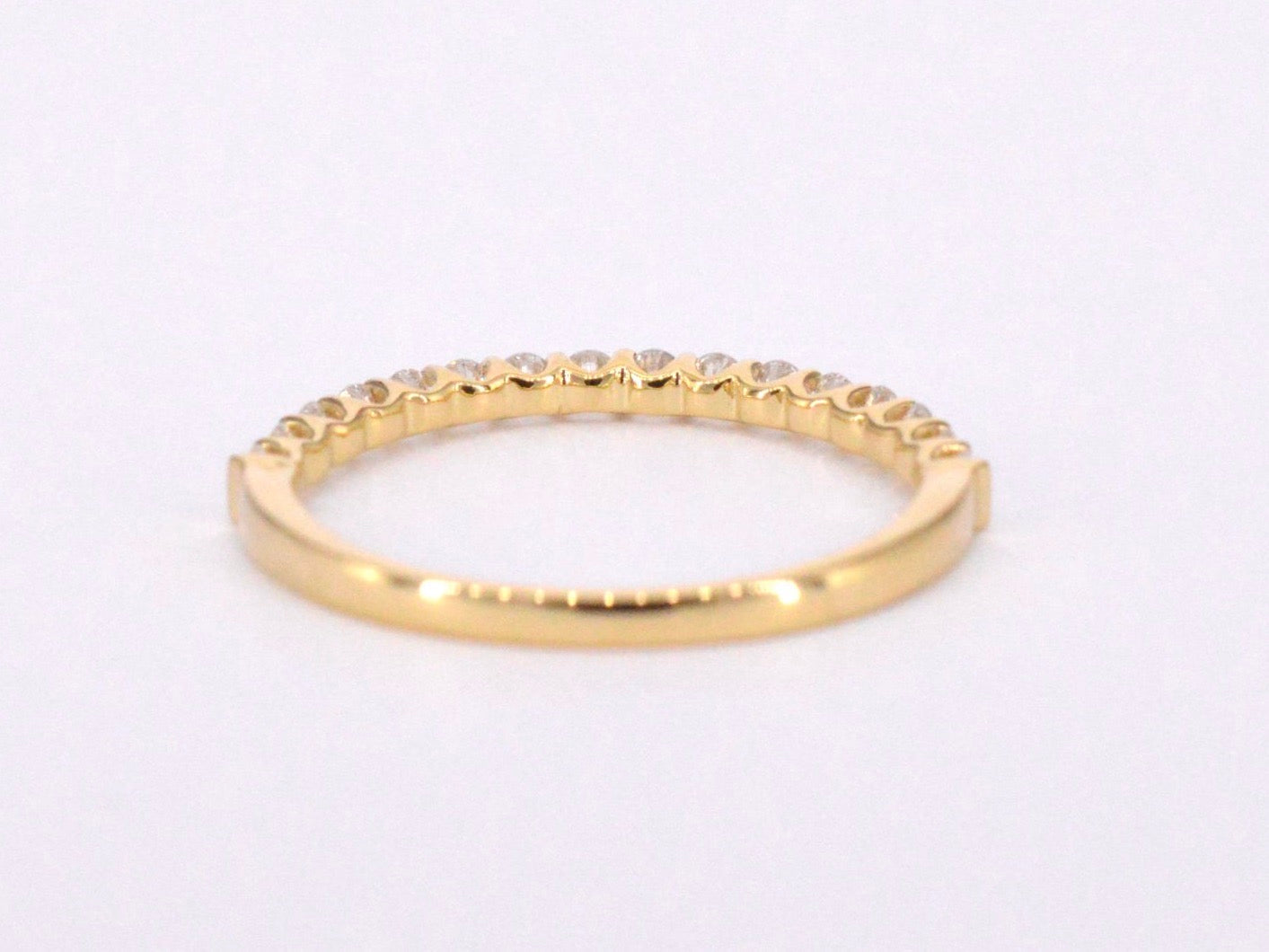 Gouden rijring bezet met briljant geslepen diamanten 1054-9