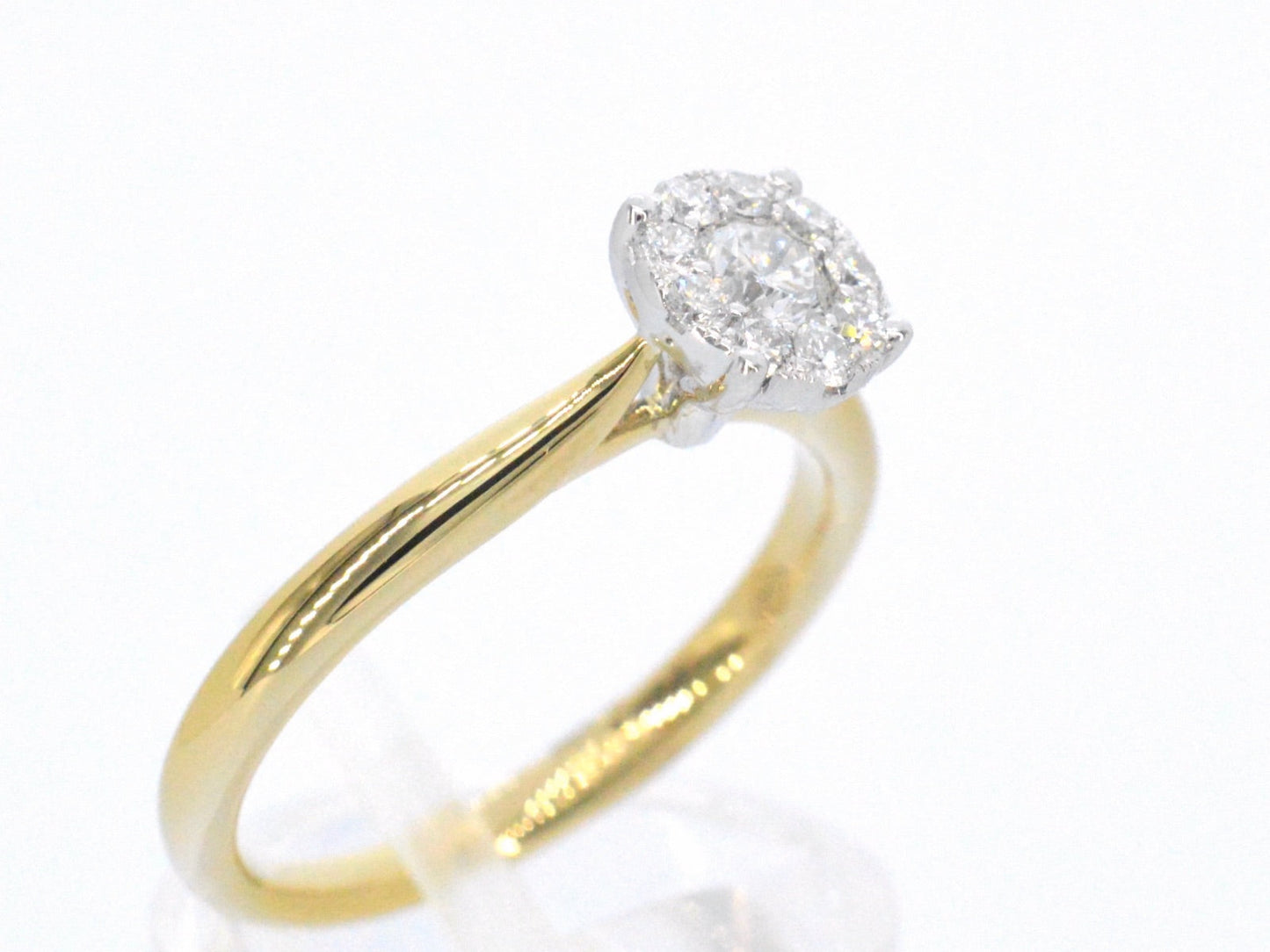 Gold ring with 0.50 carat diamond