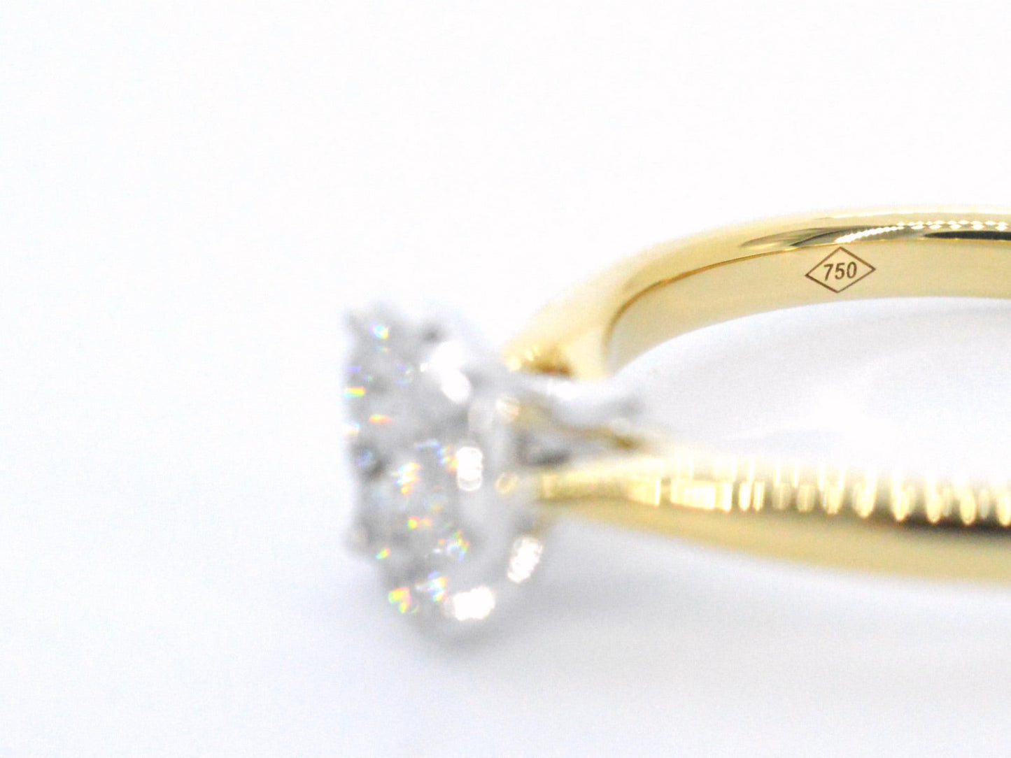 Gold ring with 0.50 carat diamond