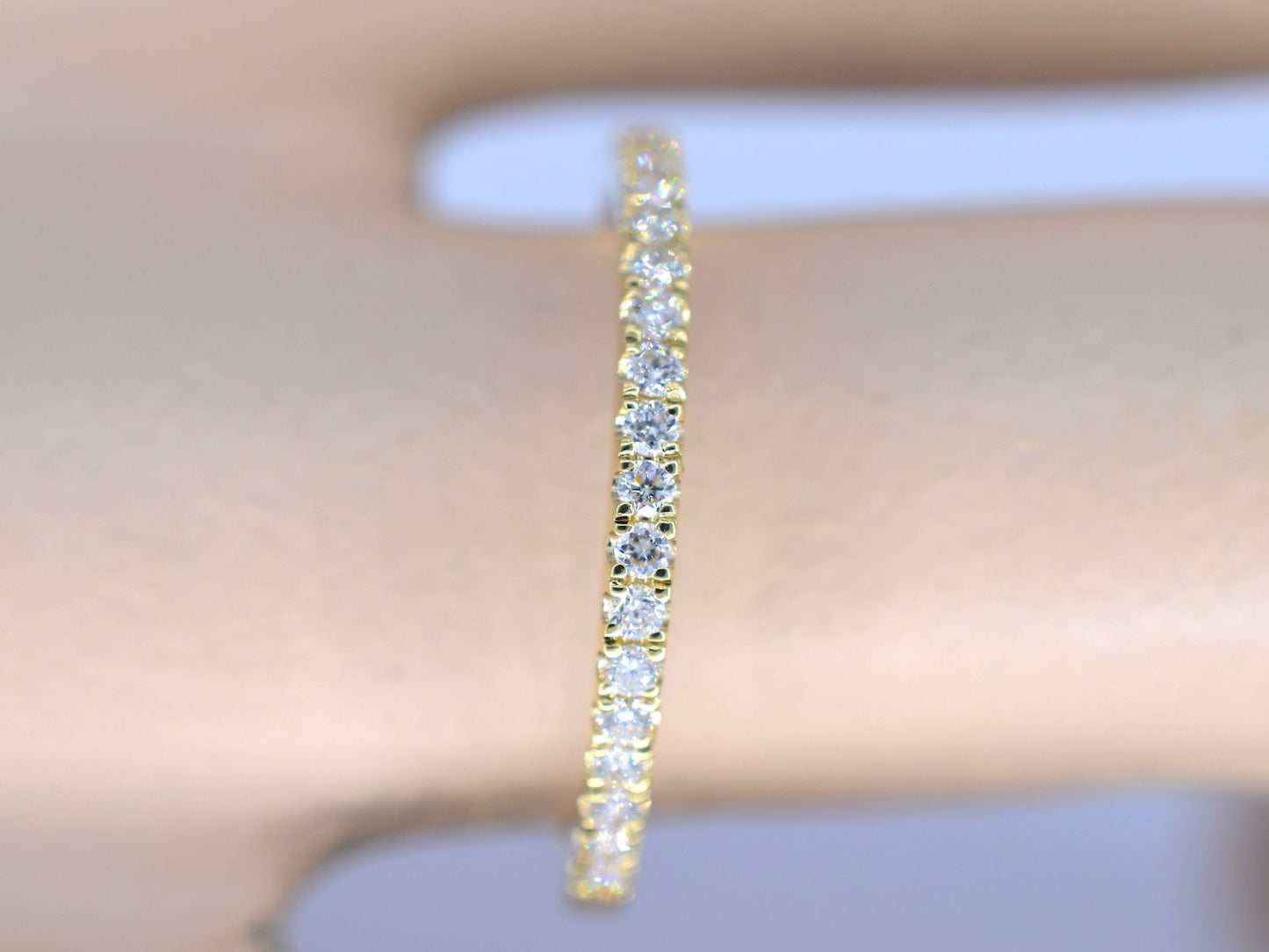 Gouden rijring met briljant geslepen diamant