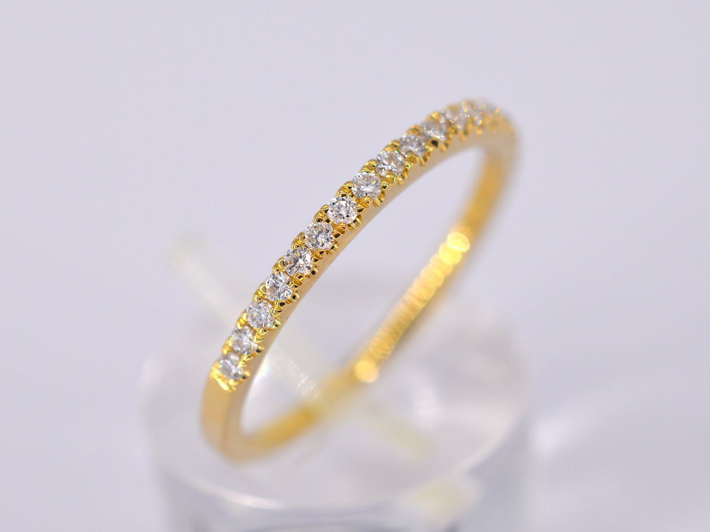 Gouden rijring met briljant geslepen diamant