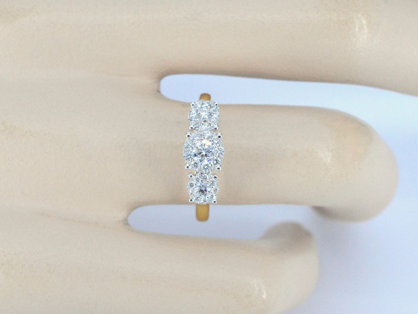 Gold ring with three diamond chatons 0.75 carat